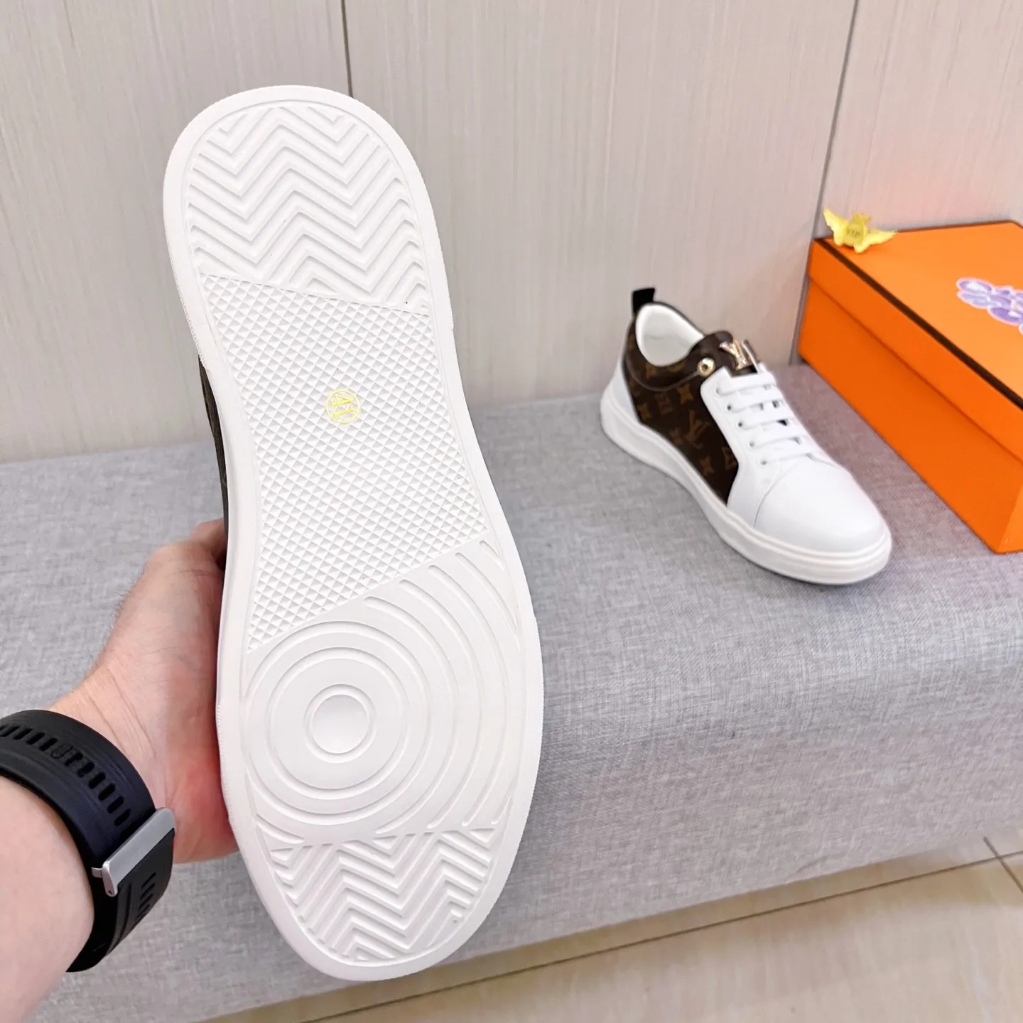 Men's Men's Shoes Men's Shoes💰 420 Men's Men's Shoes💰[LV]🔥Louis Vuitton Men's high-end brand official website 1:1 Latest masterpiece: The upper is made of Italian imported first-layer cowhide with a comfortable and breathable lining➕Original non-slip and wear-resistant outsole🔥, making walking more convenient and comfortable! An exclusive new model, a stunning work, a beautiful 1:1 replica [color] compared to the official quality! Create a fashionable personality to set off your uniqueness! A must-have for trendy men! Classic🔥Size: 38-44 Color: 🔥Multiple colors available🔥.